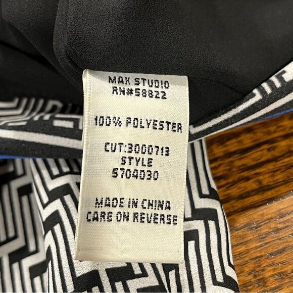 A-line loose fit zig zag print sleeveless blouse - Picture 11 of 13